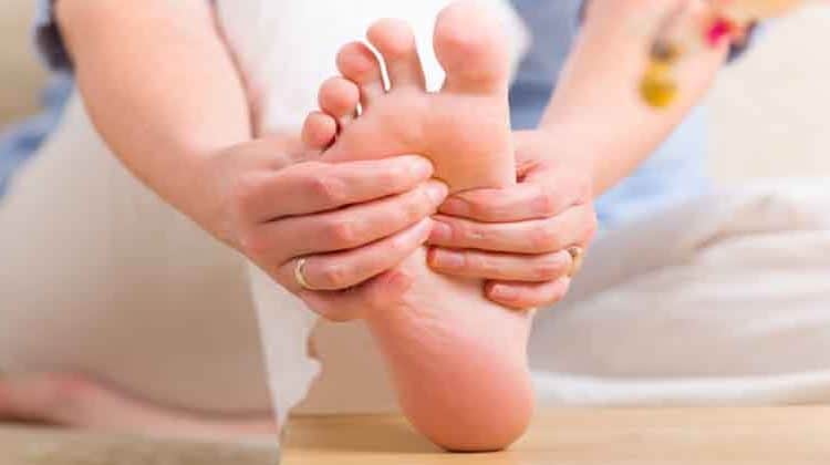 पैरों के तलवे में जलन दूर करने के सुझाव / Suggestions to remove irritation at the feet of the legs