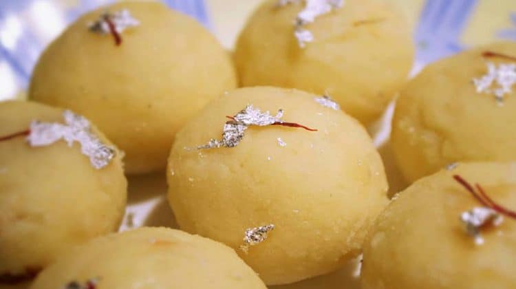 कोकोनट खोया गुलकंद लड्डू / Coconut khoya gulkand laddu