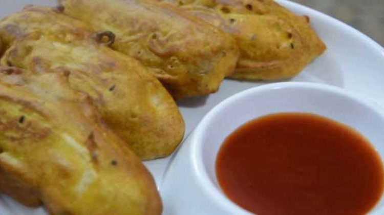 कच्चे केले की कुरकुरी पकौड़ी / Crispy dumpling of raw banana